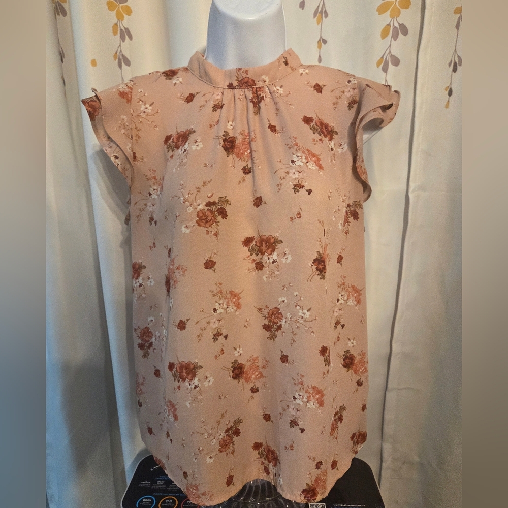 Stunning Flowy Forever 21 Floral Peach Womans Blouse- Size Medium